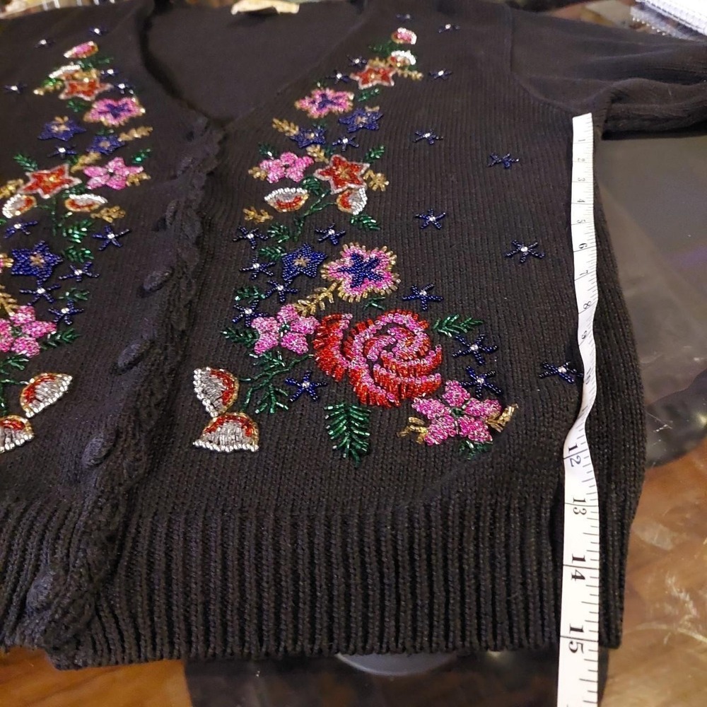 Vintage black beaded cardigan with scalloped neckline. - Picture 5 of 6